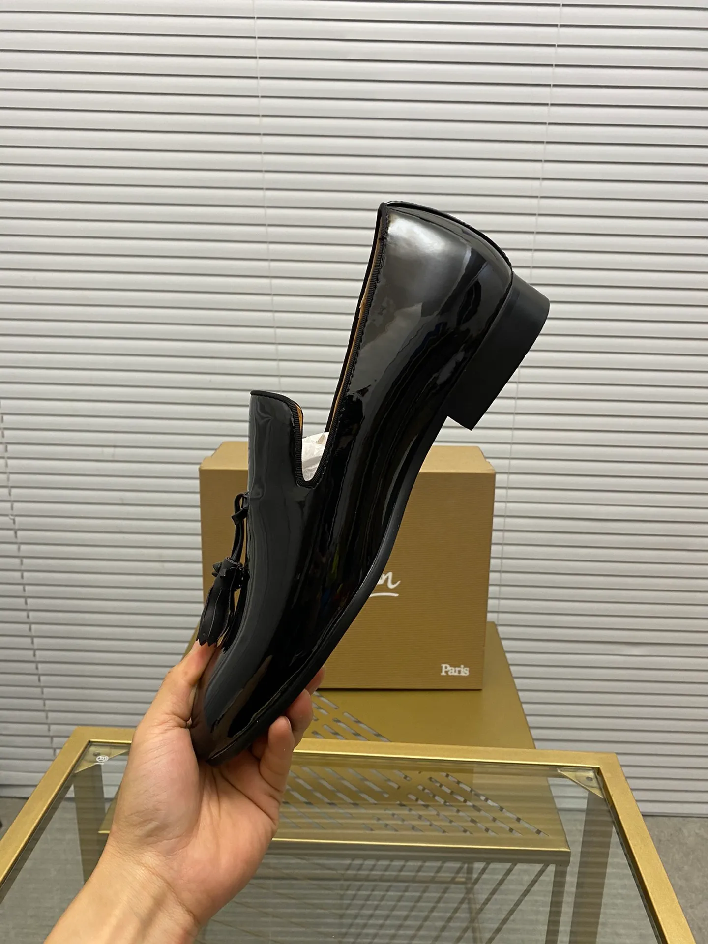 Made to order. Ex-factory price 500. christian louboutin (CL red sole shoes) counter series, casual sneakers for couples 📢 📢 📢 Exclusive hot style release 🎈🎈💪 Movable latex feet 👻 Finished outsole line [Proud] 😝Female 35-40# Male 38#-46, global supply😝 [Top version]: Original imported genuine leather upper, top original leather lining, original molded TPU outsole, original 1:1 detail processing, original shoe last,